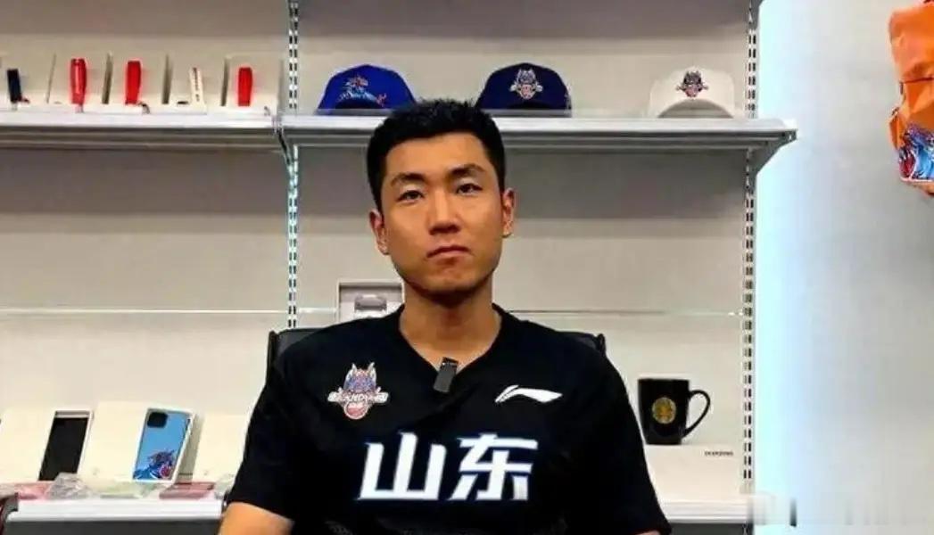 山东男篮这名单一出，CBA其他队还怎么玩？不是我吹，是这份21人大名单摆出来，你仔细看，真的有点欺负