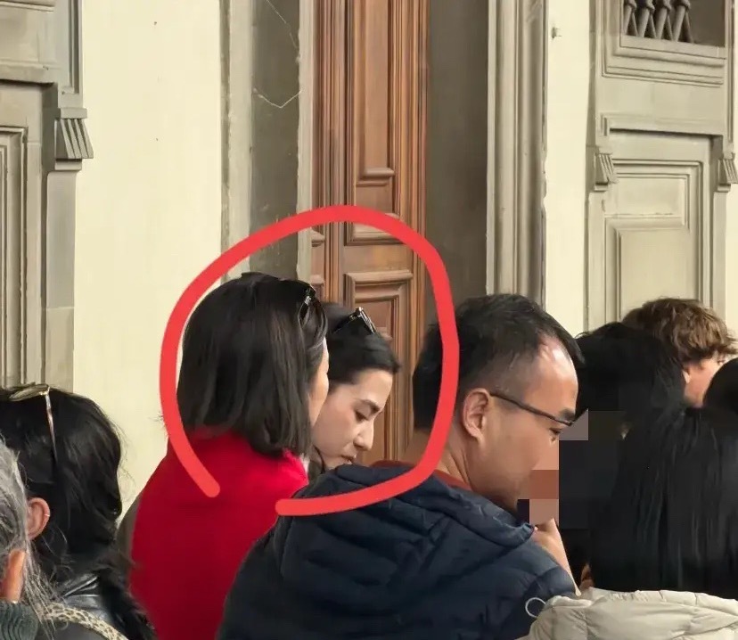 娜然和霍启山及家人国外度假，恋情正式曝光，看来嫁入豪门有望！