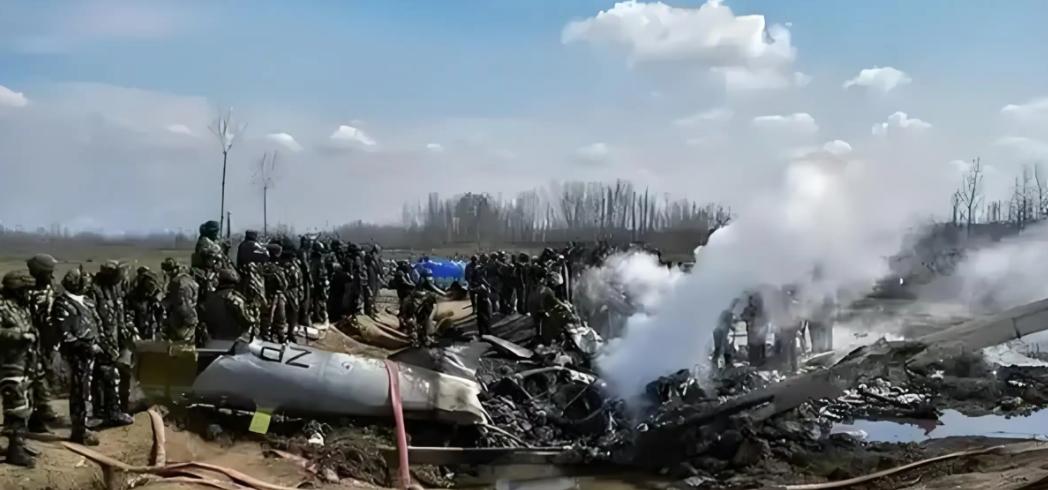 攻守易势！乌军百万无人机“偷家”，莫斯科下黑雨，普京承认命危！俄乌恶战四年多，