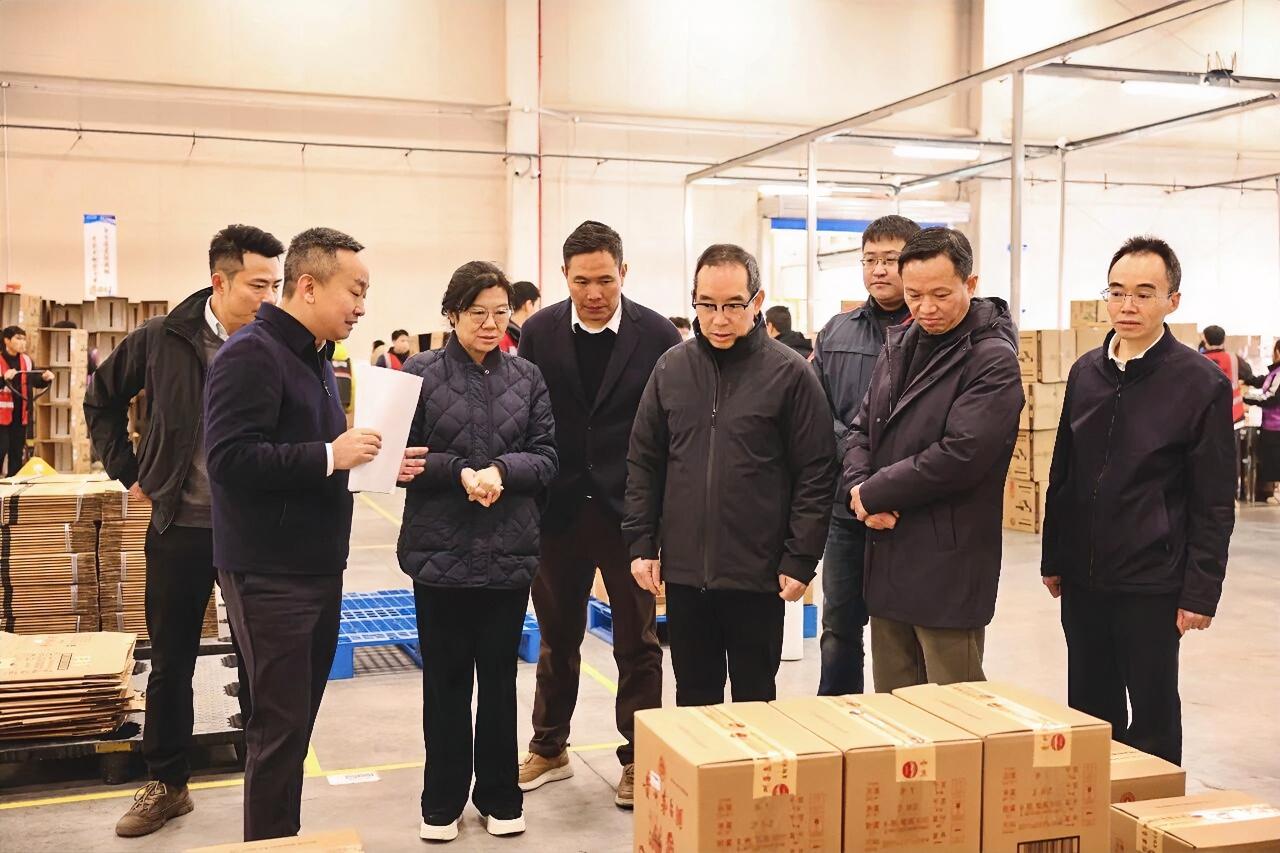 1月4日，茅台集团党委书记、董事长陈华，党委副书记、总经理王莉率队赴贵阳调研i茅