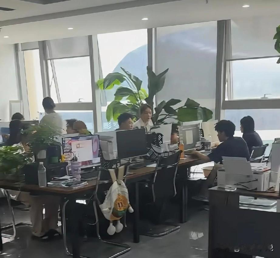 说实话作为一个hr,我都对现在公司的背调手段瑟瑟发抖了[惊恐]前两天突然接到一个