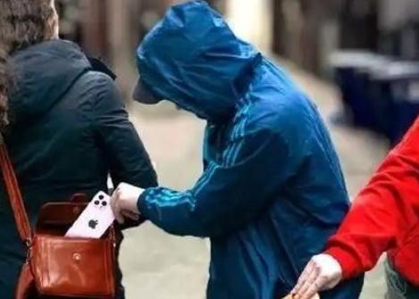 据说，欧洲的小偷居然达成了一种共识，那就是可以去偷中国人的钱财和物品，但是绝对不