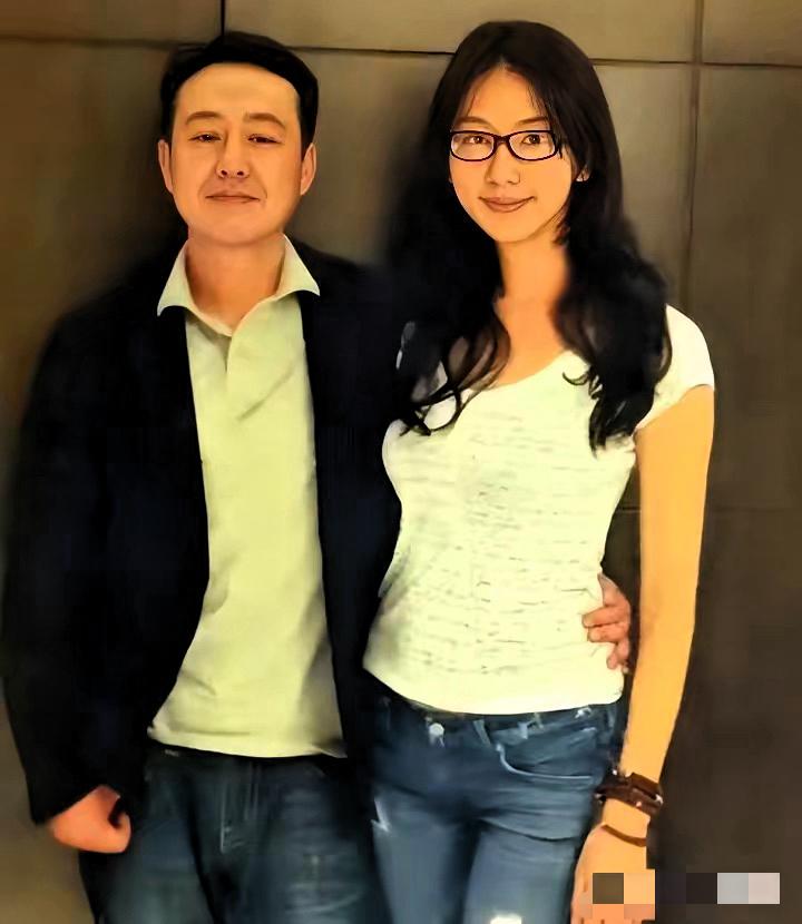 张颂文估计已经意识到了，老婆哪哪都好，但有一个明显“缺点”，那就是老婆为了