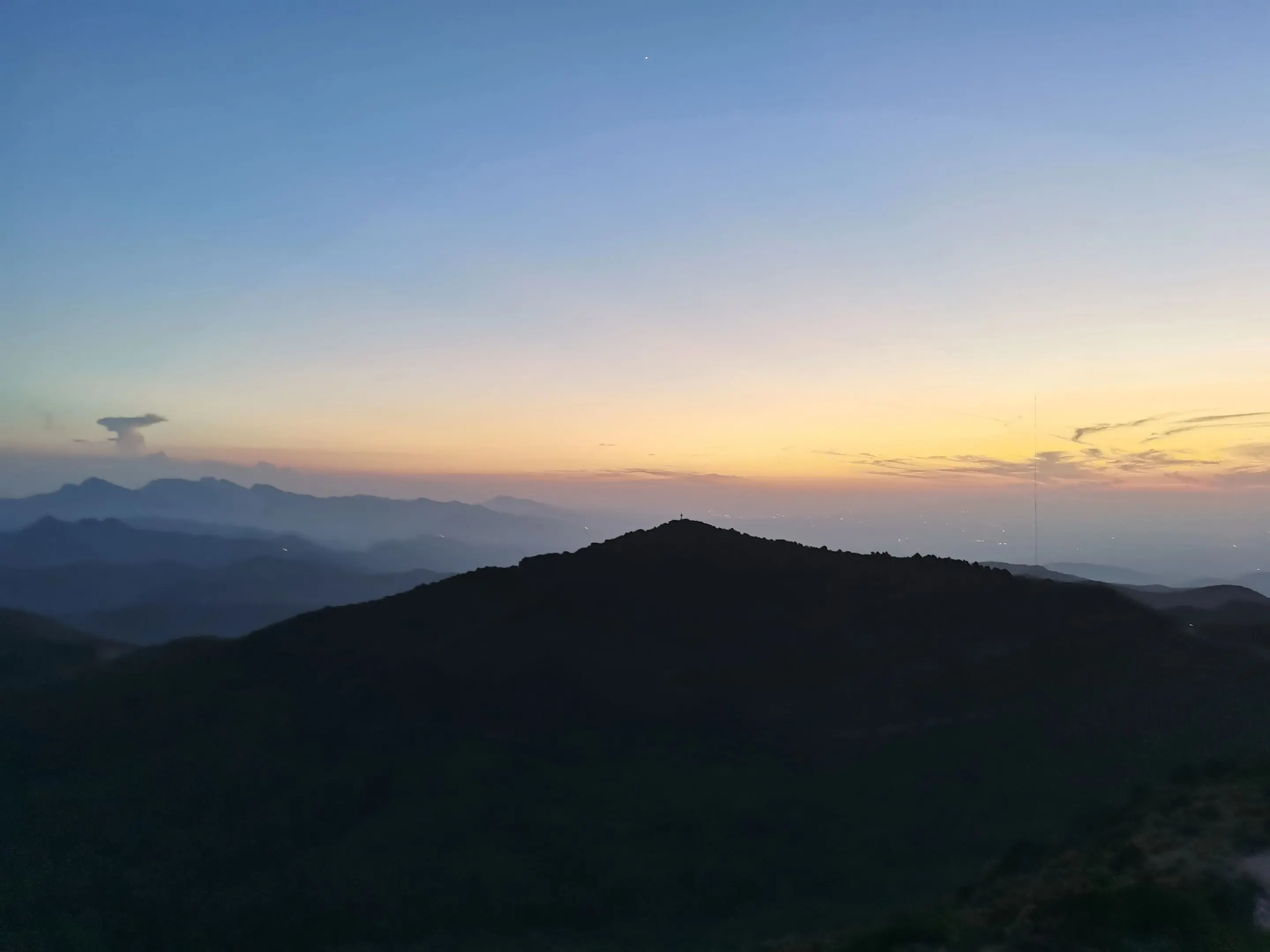 日出照群山 山与日出 山顶暮光 山野日出治愈力 嵩山