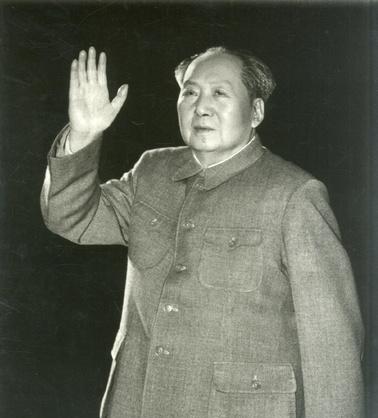 1960年初，中国、尼泊尔就珠穆朗玛峰归属问题再度展开谈判，但尼泊尔首相寸步不让