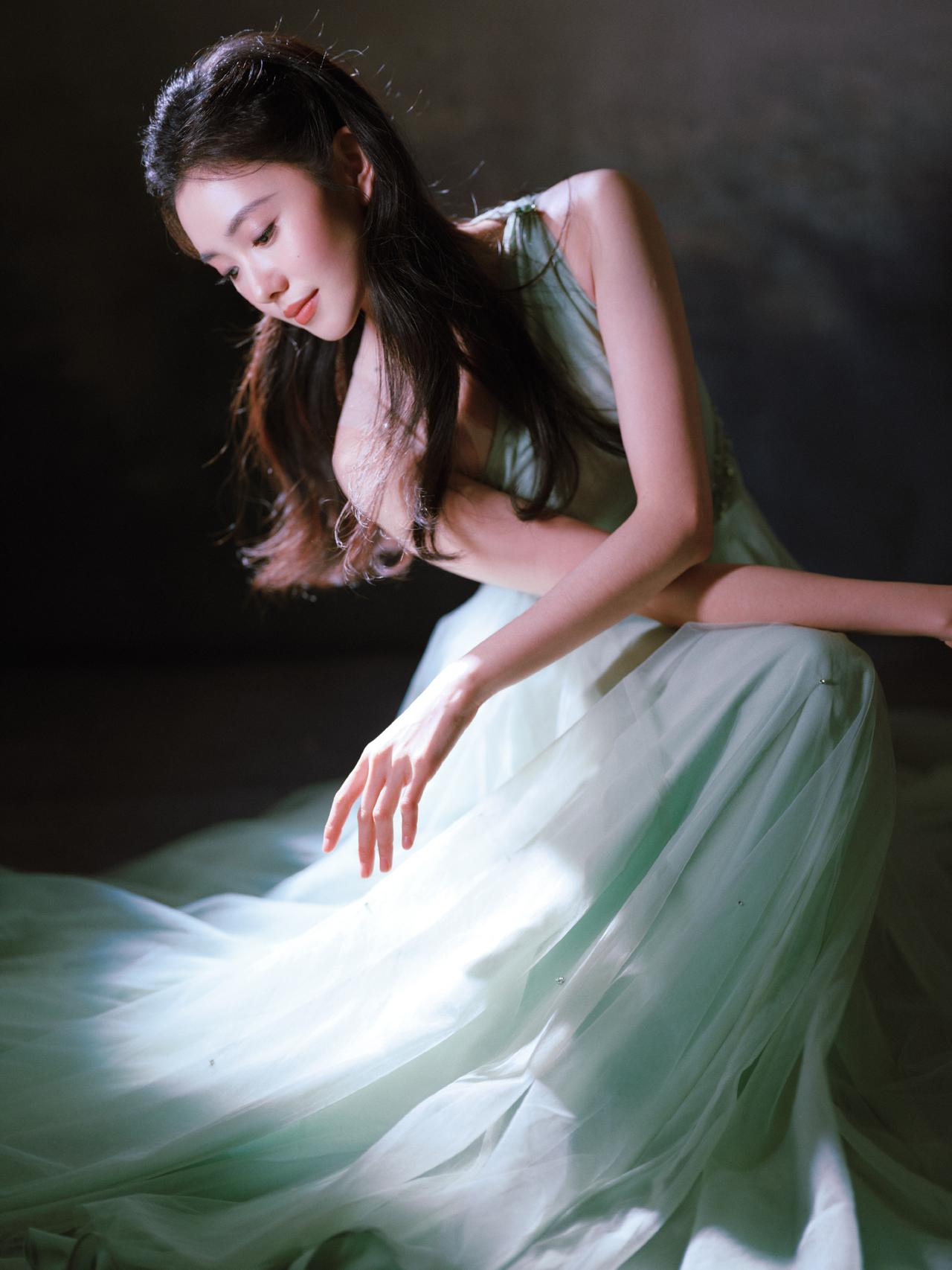 优雅清纯的存子😘刘浩存