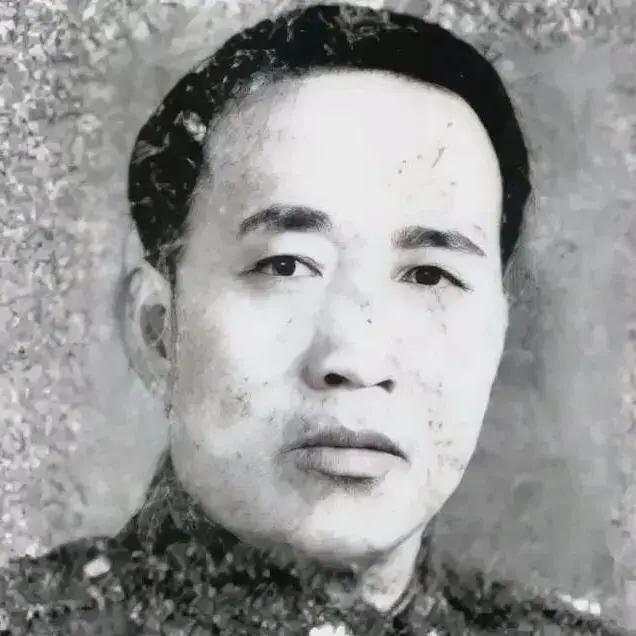 他是国军51军军长，在上海率4万3千人起义，按投诚优待，结局如何？很多人不