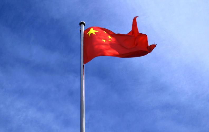 力推全面私有化还试图瓦解我国的现行政治制度体系，说白了就是打着经济改革的旗号，背