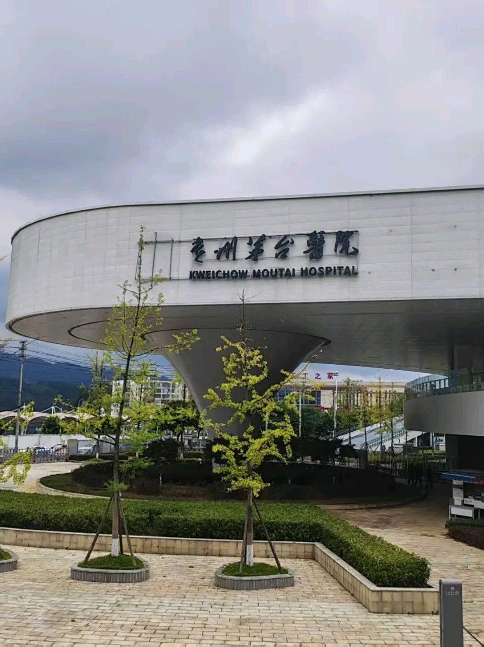 这案子看完整份判决书，真的不是网友吵的“醉了就讹酒店”的狗血戏码。郑某作为完全