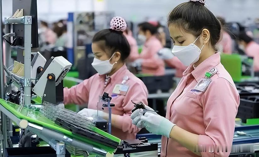 一个14亿人口大国，连续5个月出口低于越南，就这还好意思吹嘘自己强大。202