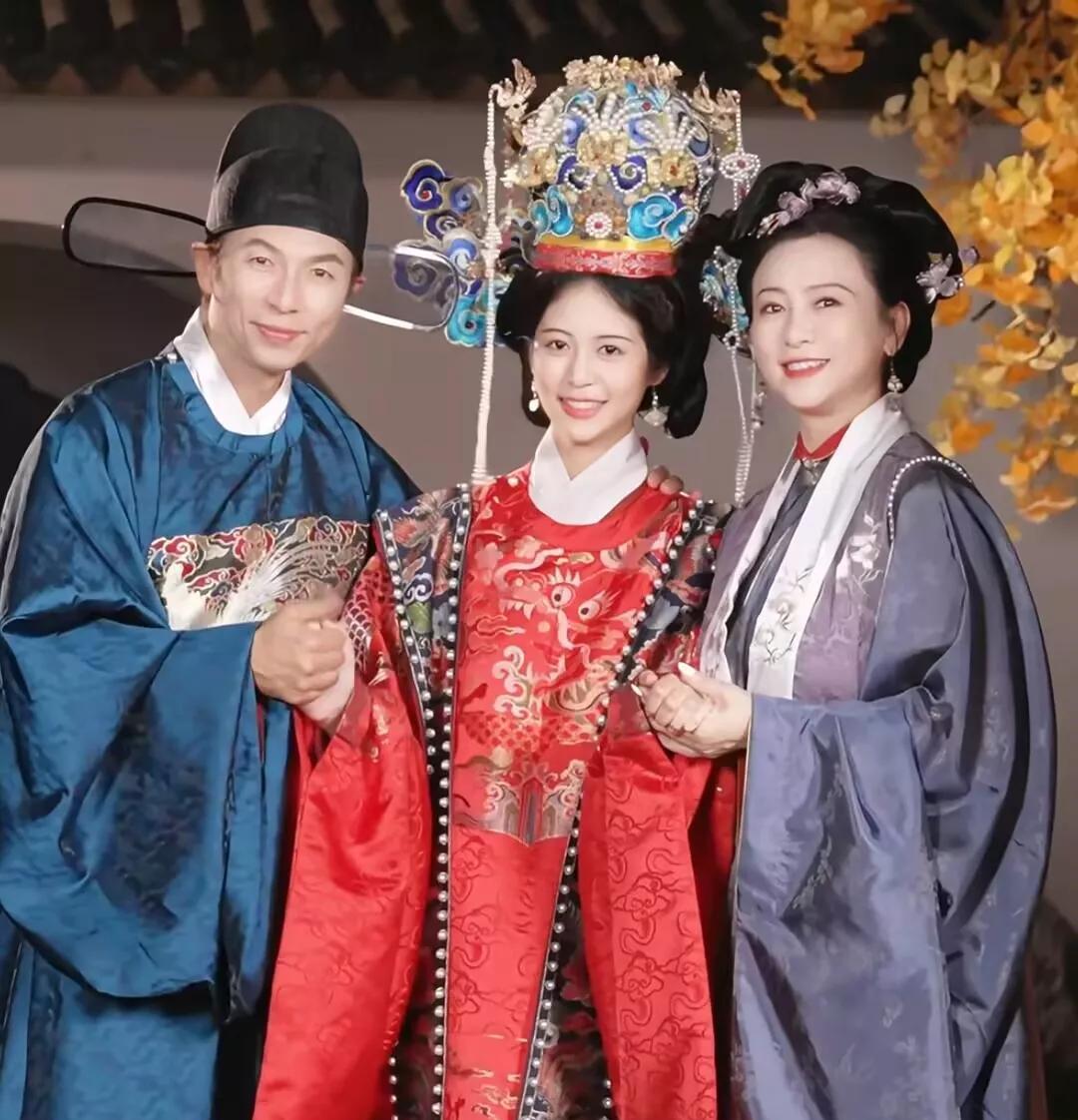 我知道翁虹家里条件优越。也知道翁虹对独生女疼爱有加。但我怎么都想不到的是，翁