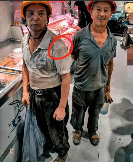苏州有个女老板，发现车间温度飚到了四十多度，风扇根本不管用，但停工又影响进度。苏