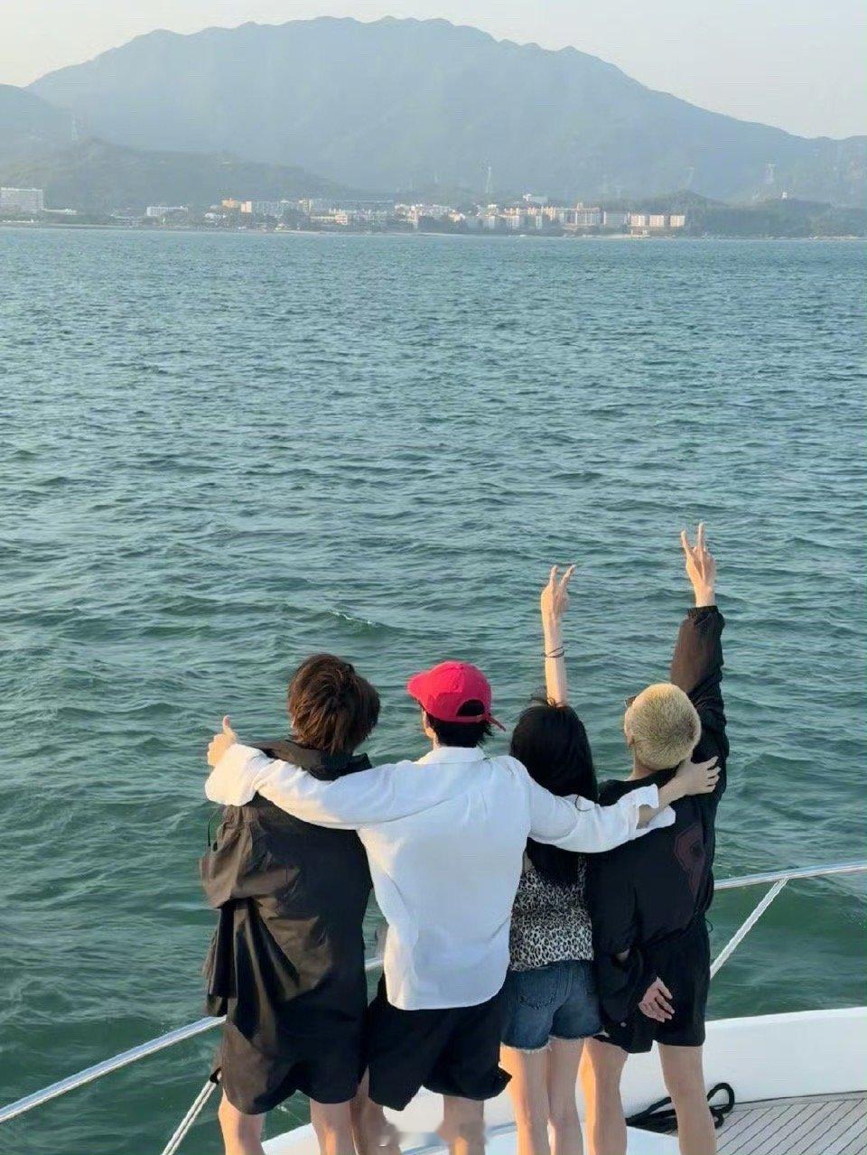 白鹿曾舜晞梁永棋陈鑫海海上合照啊啊啊啊，是谁幸福了咱们不说啊！没想到白鹿和曾舜晞