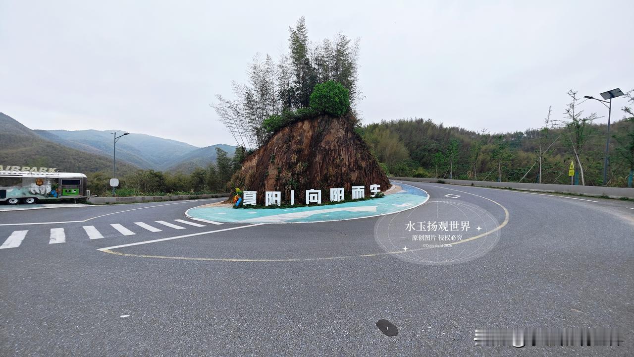 说真的，来安吉前我真没想到，在江南水乡能撞见这样一片“塞外风光”。小杭坑观景台