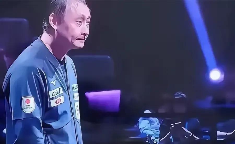 张本兄妹横扫对手强势晋级！多哈世乒赛现场，张本智和把韩国名将林钟勋打得找不着北
