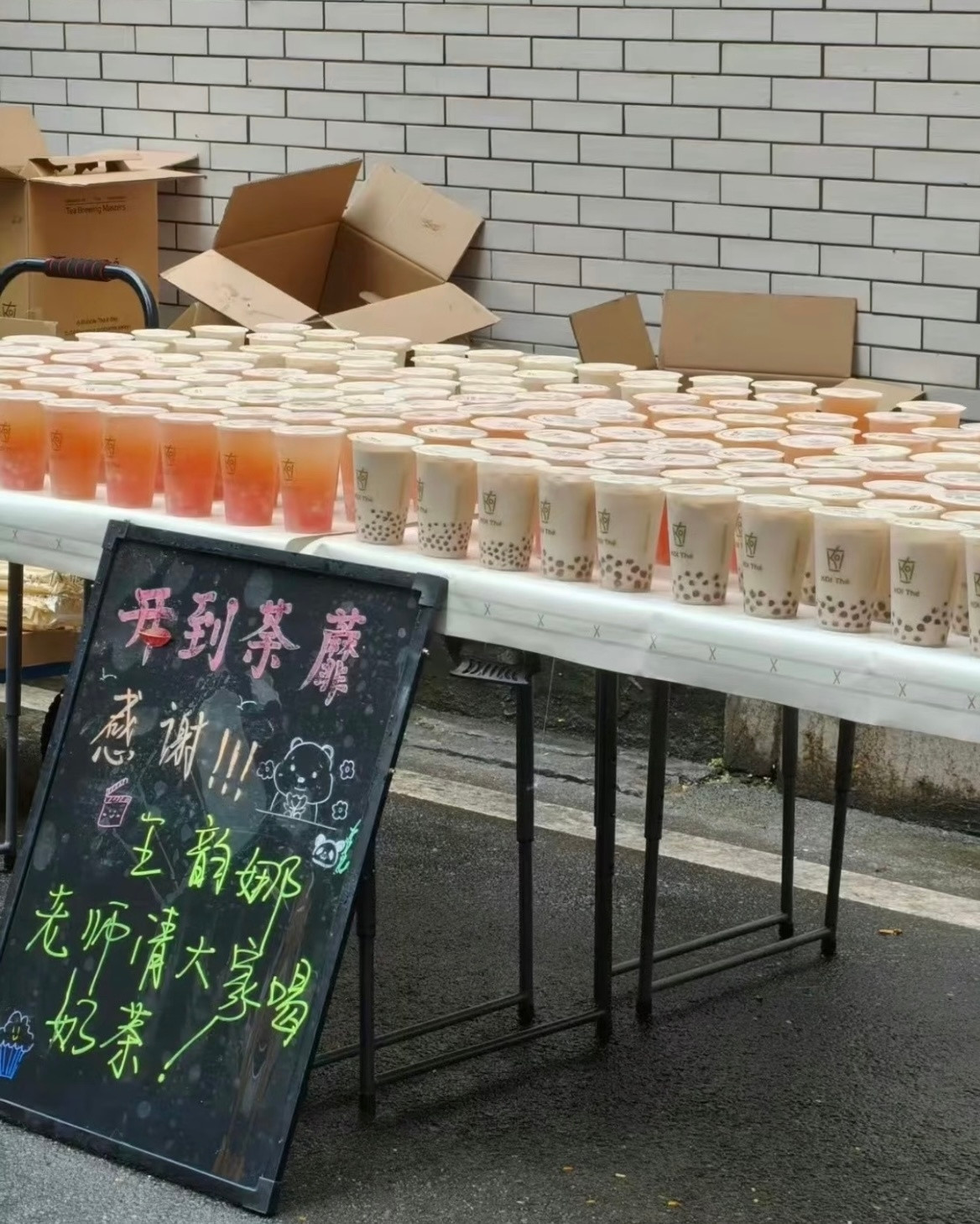 今天这个白梦妍又是请客又是包场好大方的吧白鹿​​​