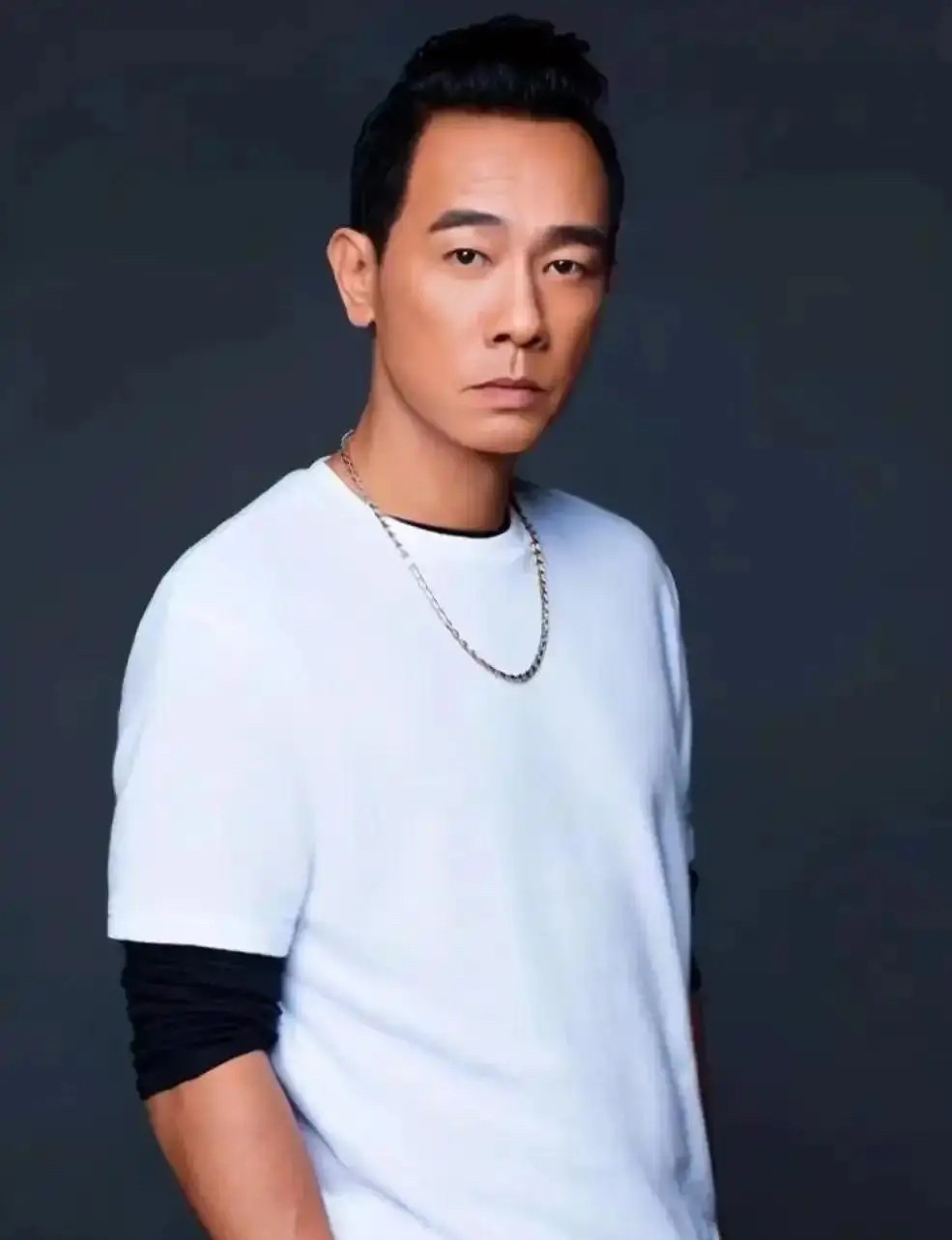 陈小春，1967年生人，58岁，53岁迎来二胎郭富城，1965年生人，60岁，