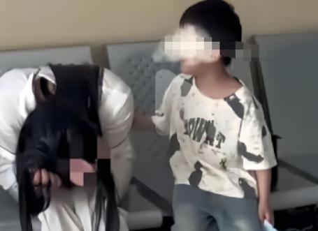一个女人为了护住所谓的“真爱”，宁可放弃婚姻也不让丈夫碰孩子的鉴定样本，结果离完