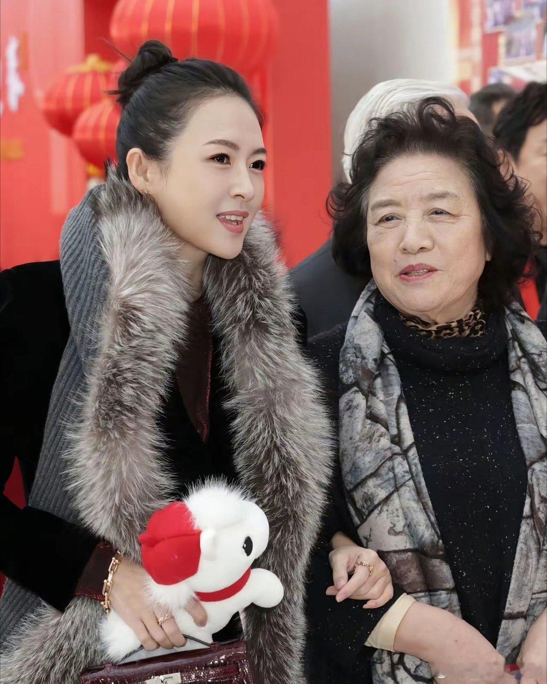 章子怡完美诠释漂亮的孩子就应该站中间！中国文学艺术界2026春节大联欢，众星参加