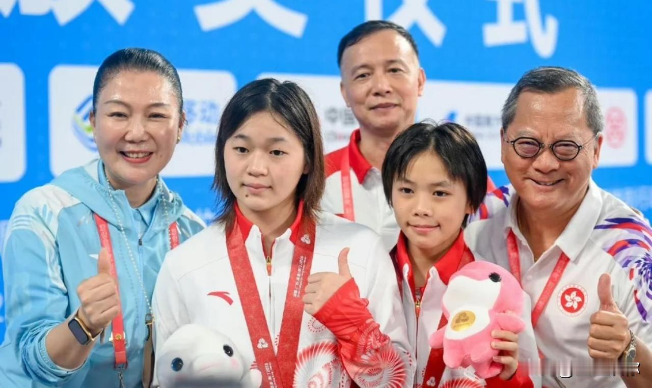 广东跳水队的教练们面相都特别好，没有满脸的利益，像孩子的家长一样。广东队把婵宝培