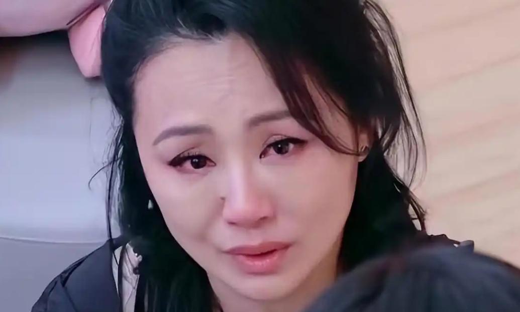 曹颖家的农民房卖给了画家，后来拆迁赔款将近300万，她后悔了，还请律师要求分拆迁