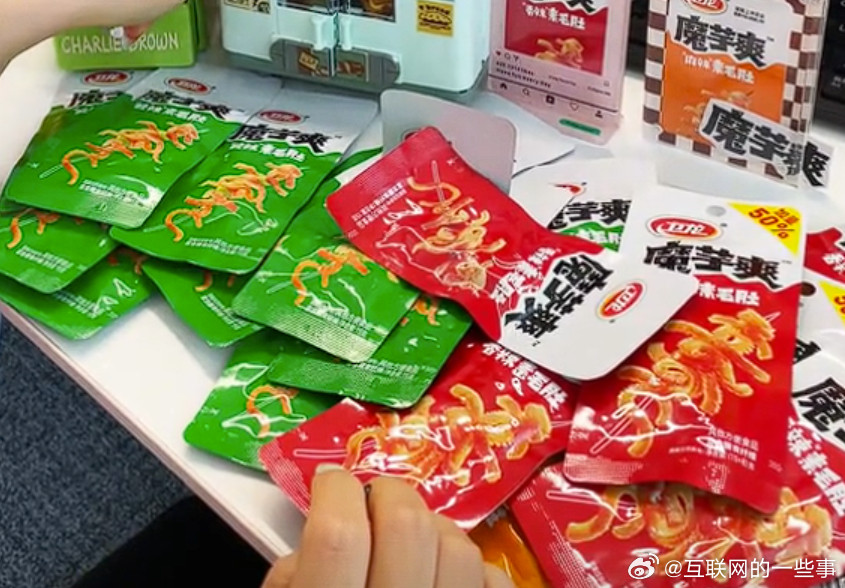 海关查到卫龙从印尼进口的162吨魔芋粉，二氧化硫超标，直接在青岛口岸给拦下了。卫龙这边解释，这批货压