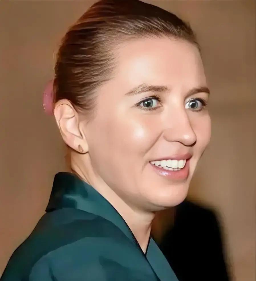 丹麦最近在安全和经济上，都有点骑虎难下。前几年，丹麦女首相在对外政策上明显