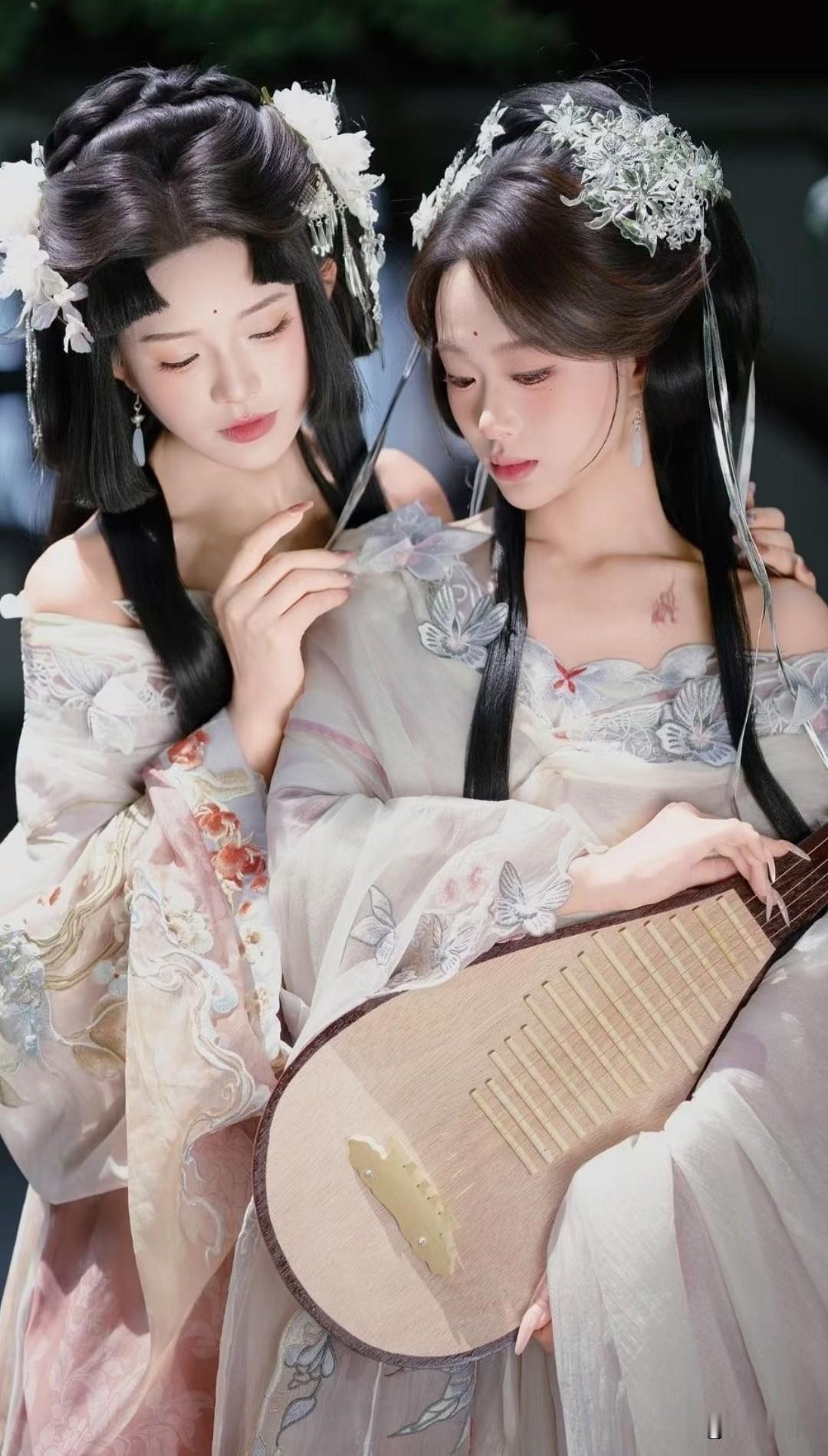 古风双姝，花间雅韵，琴瑟和鸣。