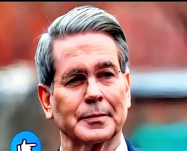 美国新任财长贝森特最近公开把话挑明了：既然稀土出口能被管制，那在那里的几十万留学