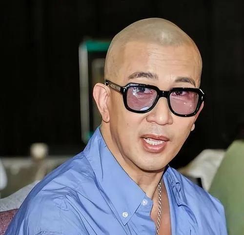 徐家孩子探视风波背后：血缘还是利益驱动？最近网上都在传徐家那些事。徐母下葬后，