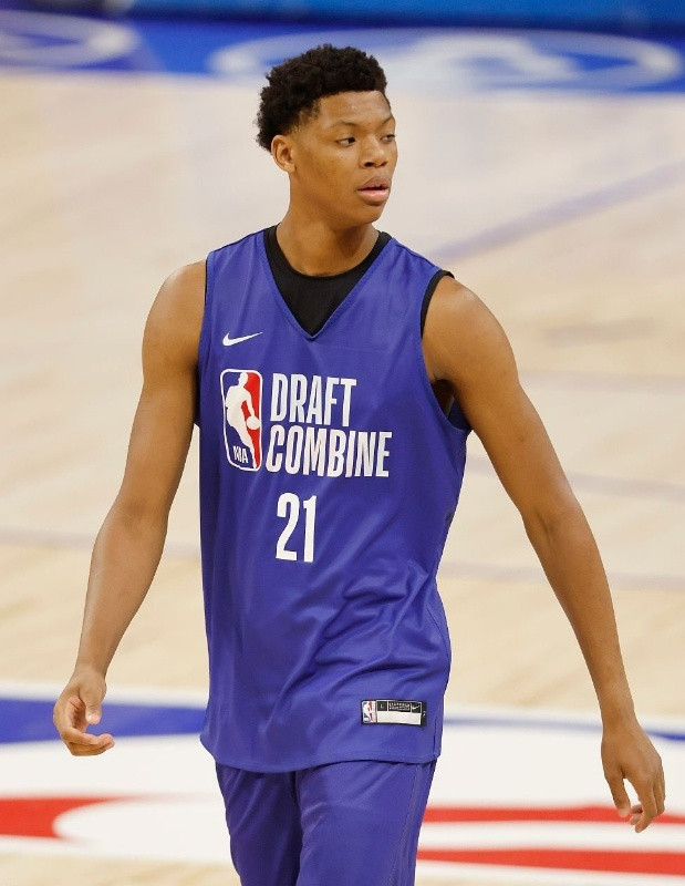 ESPN报道，昨天在76人准备好了试训场地，欢迎仪式以及晚宴之后，鸽了他们的热门