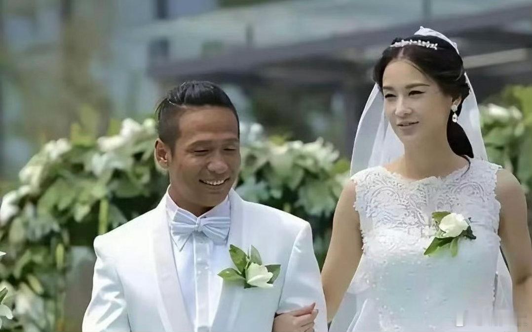 宋小宝的两任妻子，二婚妻子有没有神似黄圣依