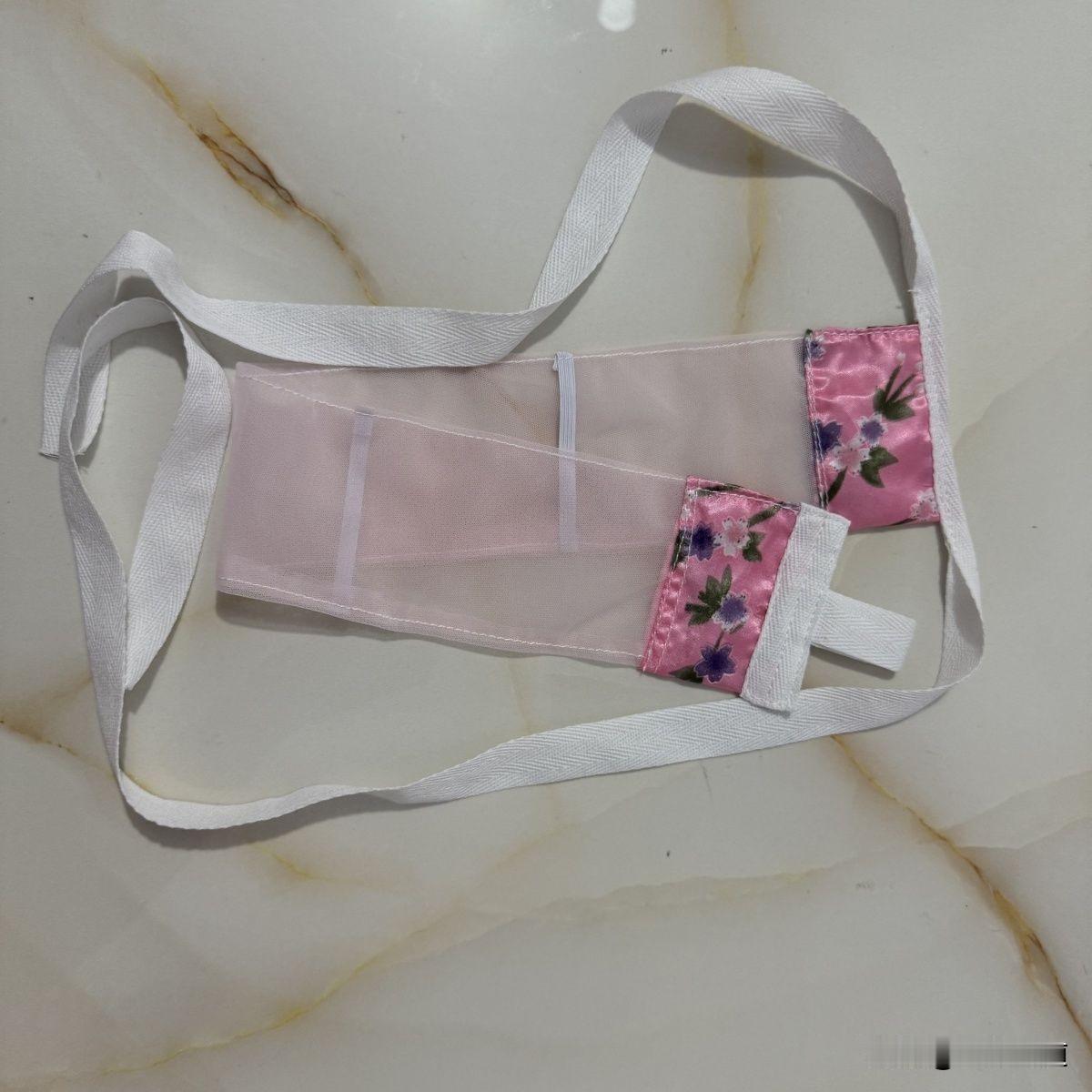 女儿买的这是什么衣服？不到十岁啊，真是看不懂了，时代变化太快，我老了