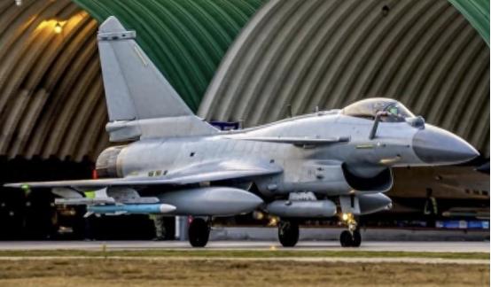 不藏了：官媒披露中国空军15000米闪电出击，30秒击落间谍气球 3月13日