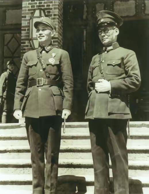 1947年，国民党上将龙云送女儿出国留学，刚到火车站，大队宪兵赶到，带队军官说：