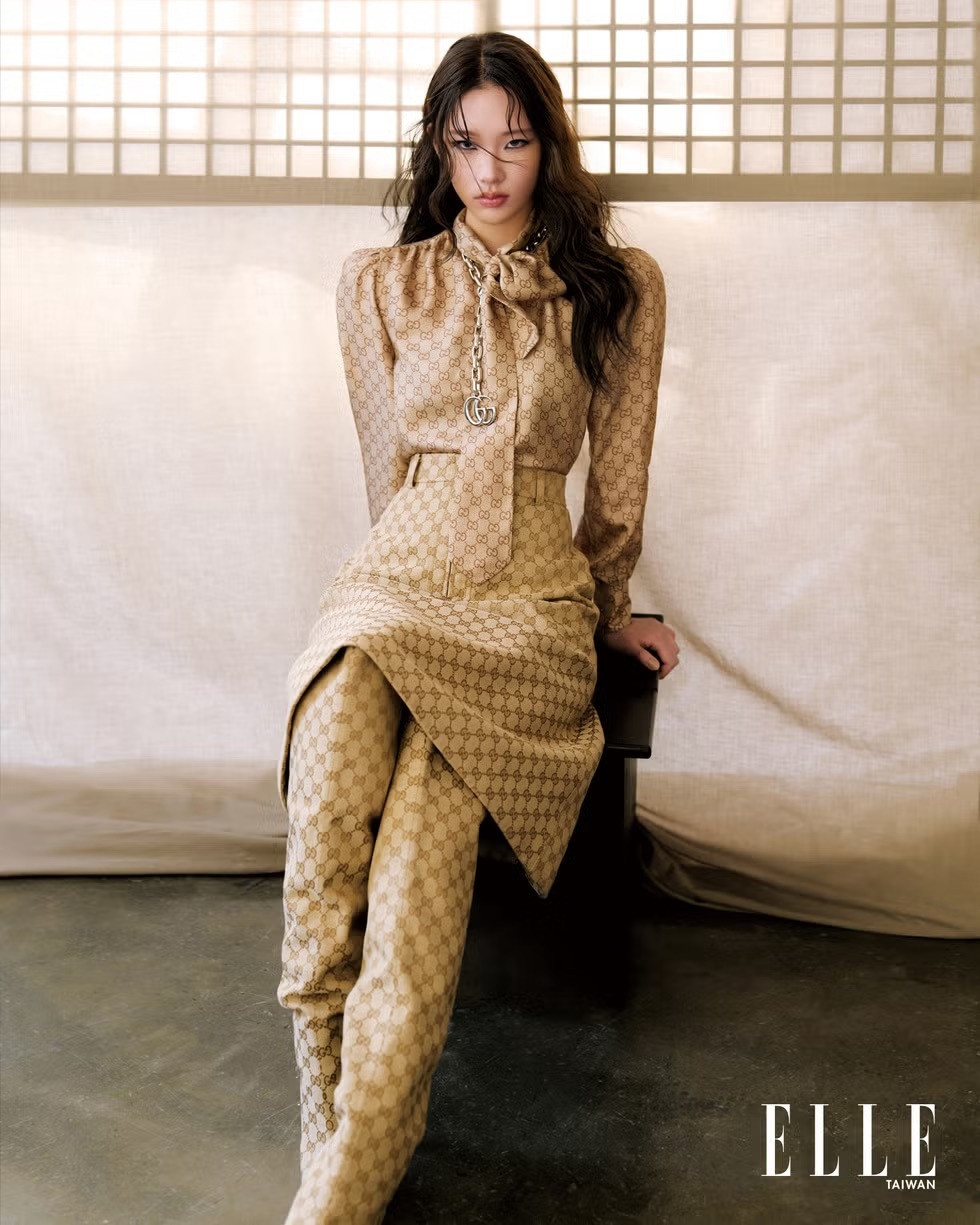 许曦文Elly、许韶恩Lily姐妹花登上ELLEtaiwan封面！！✨如今，许