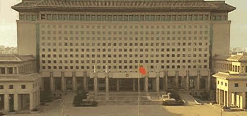 国务院唯一的一个无法再精简哪怕是一个人的部委，乃国防部是也。国防部不仅没有设置