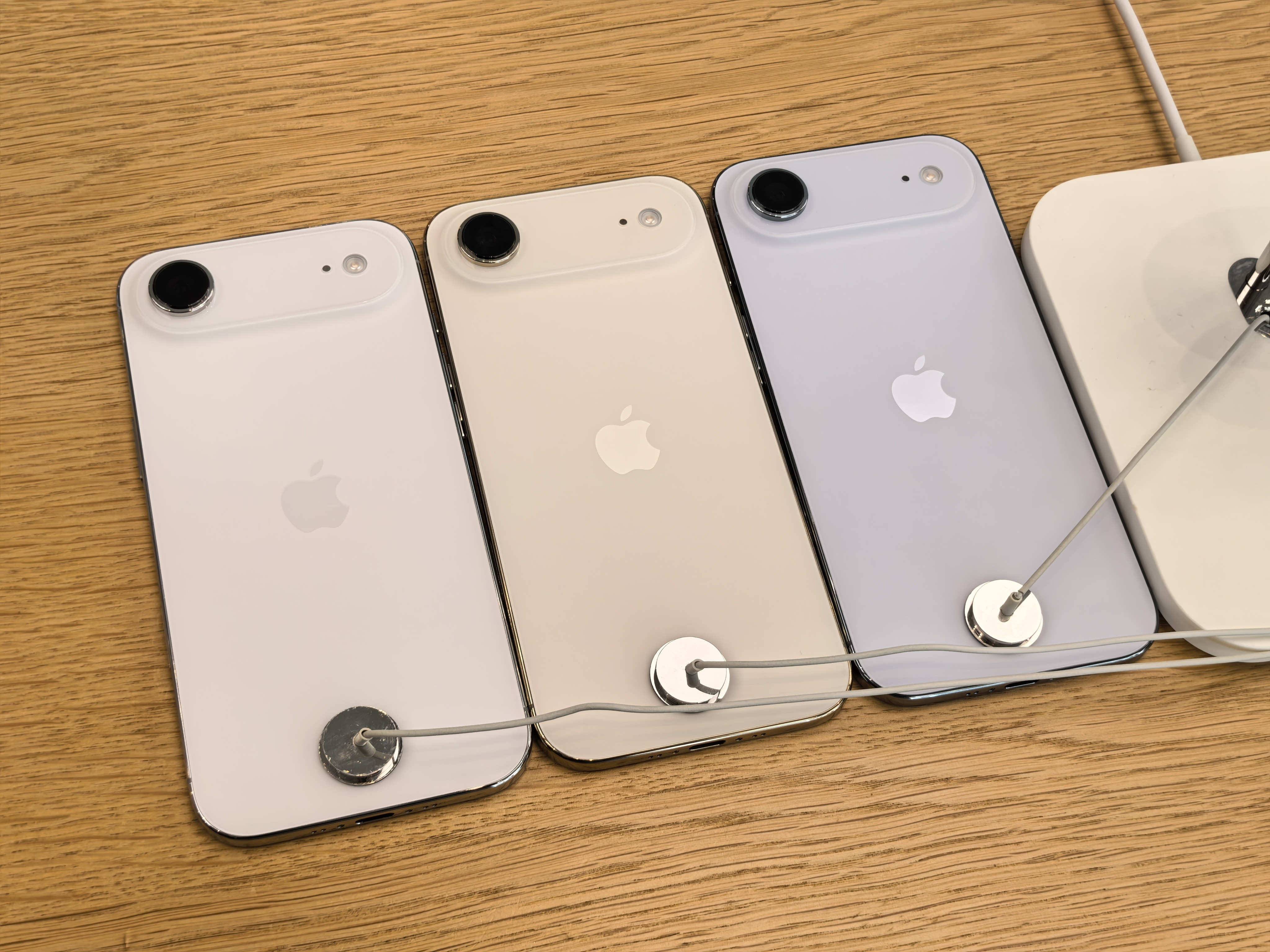 感受一下iPhoneAir的几个颜色，大家觉得那个颜色比较好看？我感觉白色和