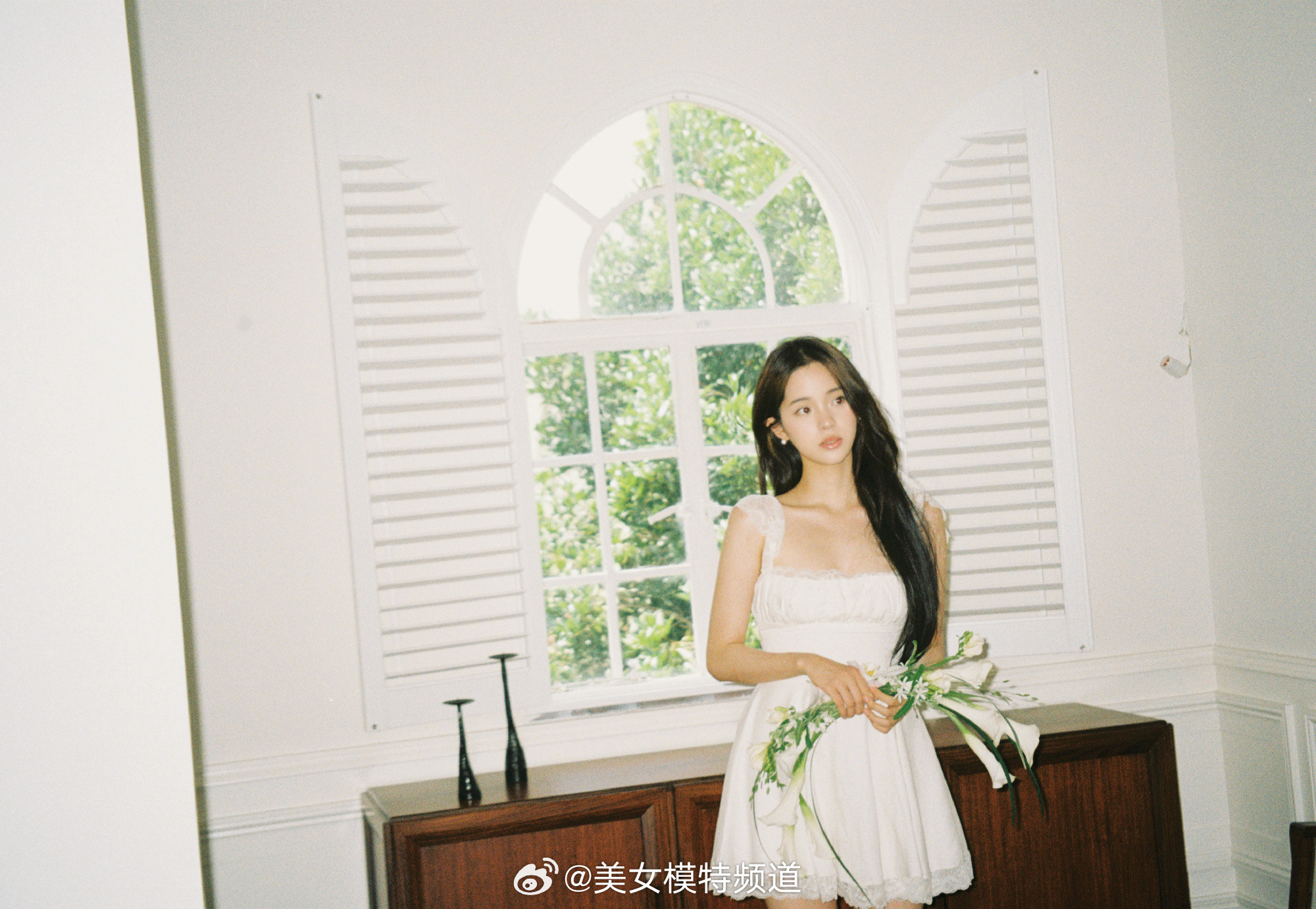 欧阳娜娜小香风穿搭甜美写真