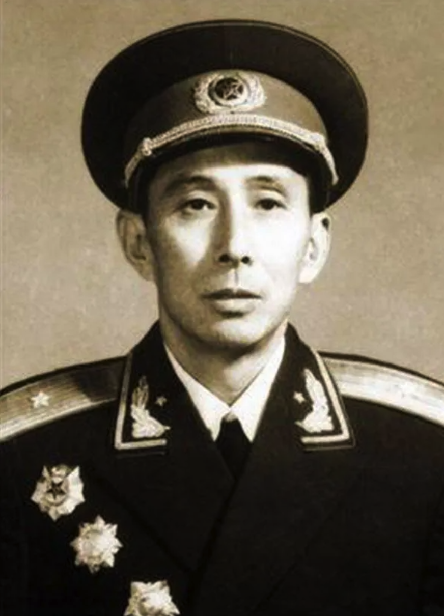 1941年，特务到村里打探情报，他问小孩：“村里有多少八路？”小孩说：“七八个。