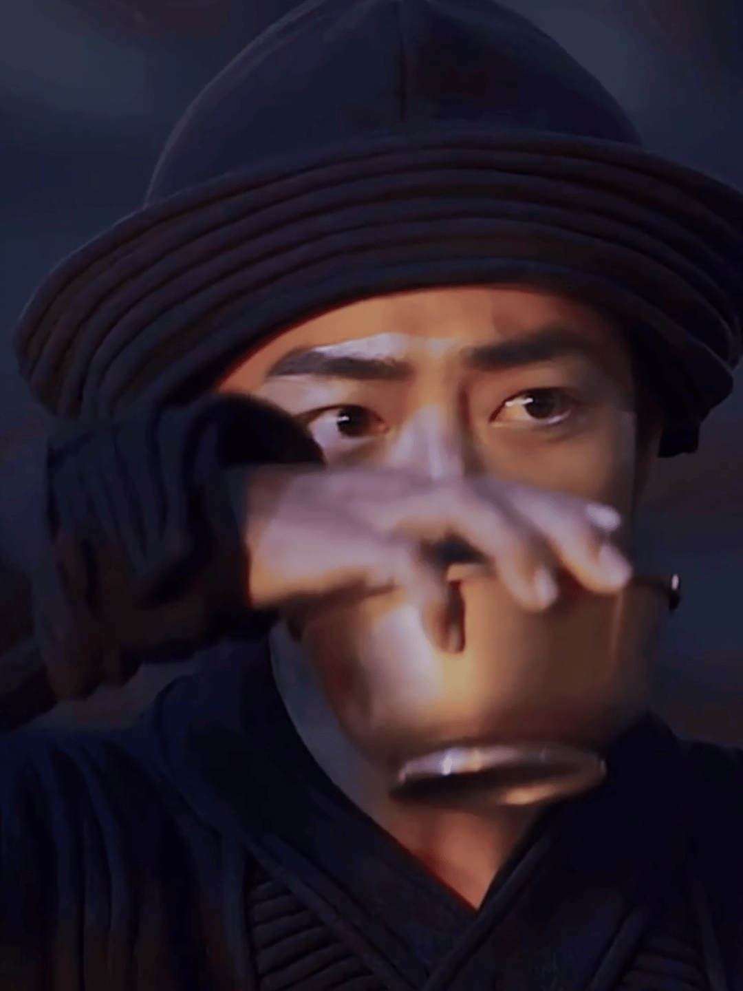 不要因为老版的射雕把郭靖演成憨憨傻傻，就认为郭靖真是傻子，新版电影射雕的郭靖才是