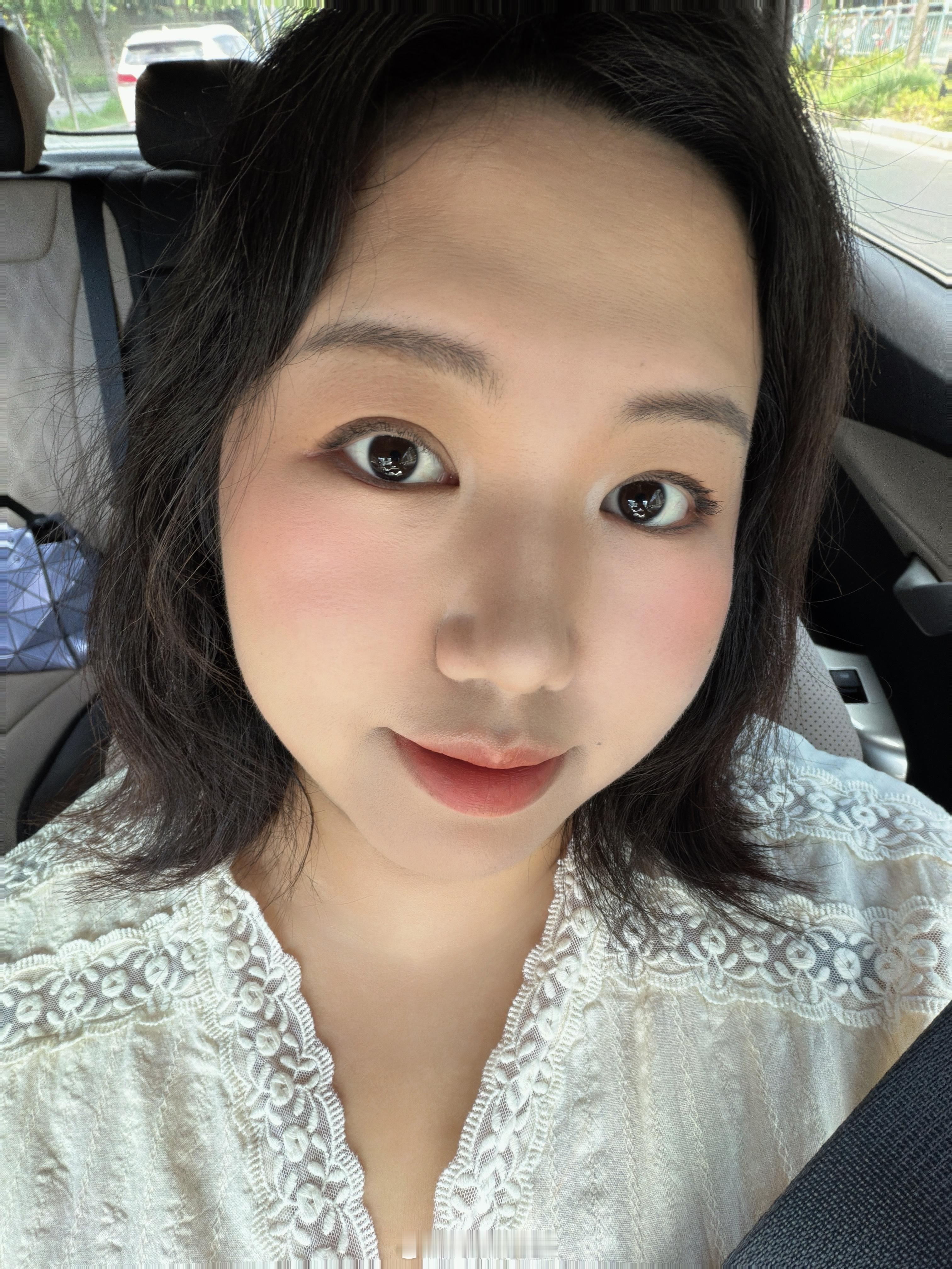 最近在脸部调色游戏这一块好像有点开智了买了好几块新腮红，每天都换个色调化妆出门