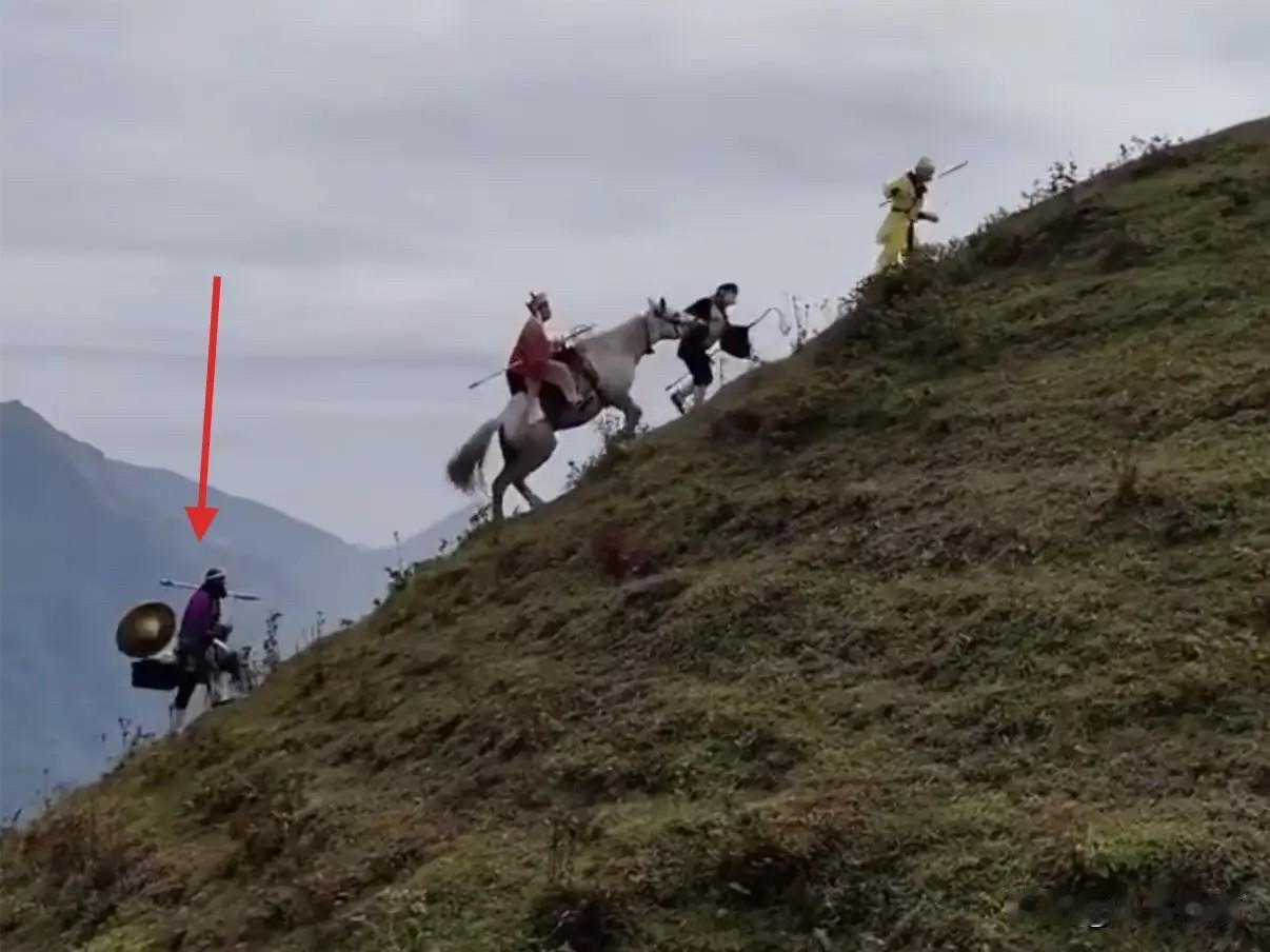 笑不活了！谁能想到2025年的直播圈，被西天取经的师徒四人给卷活了！本以为各种直