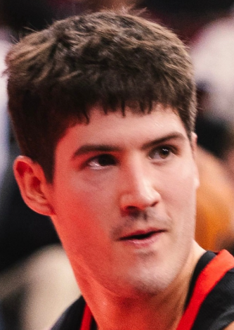 谢泼德没防守是个伪命题，谢泼德必须上首发谢泼德比哪个1号位防守差。阿门连福克斯