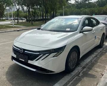 改款如“挤牙膏”？全新2026轩逸，外观大变配双联屏紧凑级家轿市场，早已不是当年