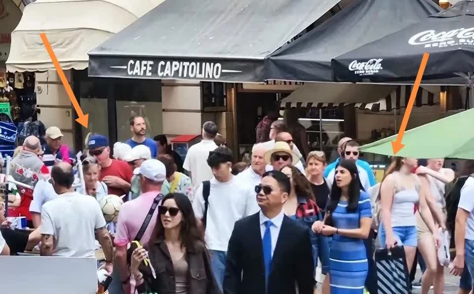 之前吐槽刘强东章泽天各过各的现在啪啪打脸了夫妻俩又出来秀恩爱了，奇怪的是