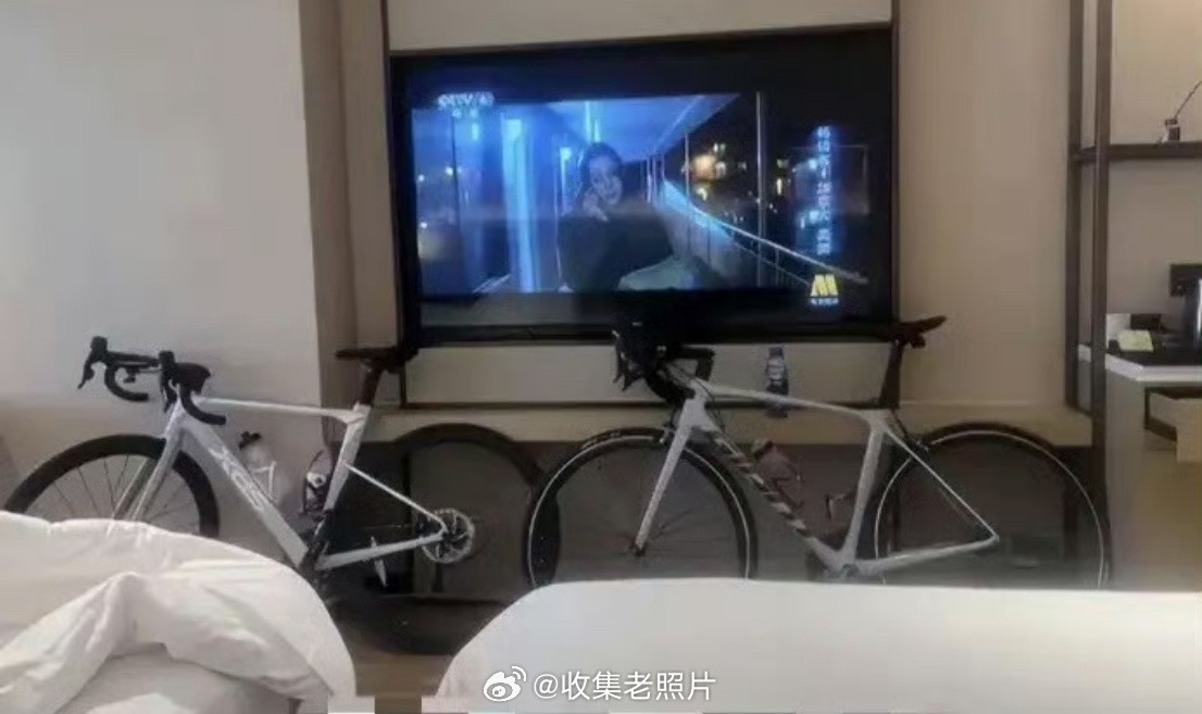 骑行就骑行，为啥自行车都抬楼上去？