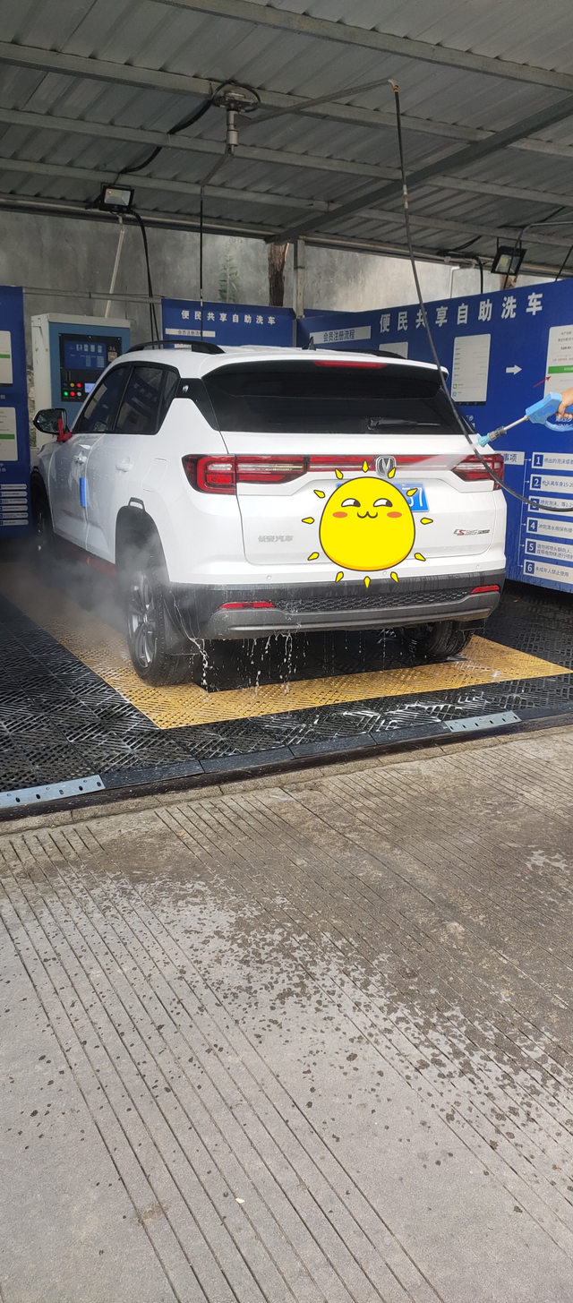 长安cs35plus外观非常好看，简约大气，当初买的时候就是看中了外观，看过很