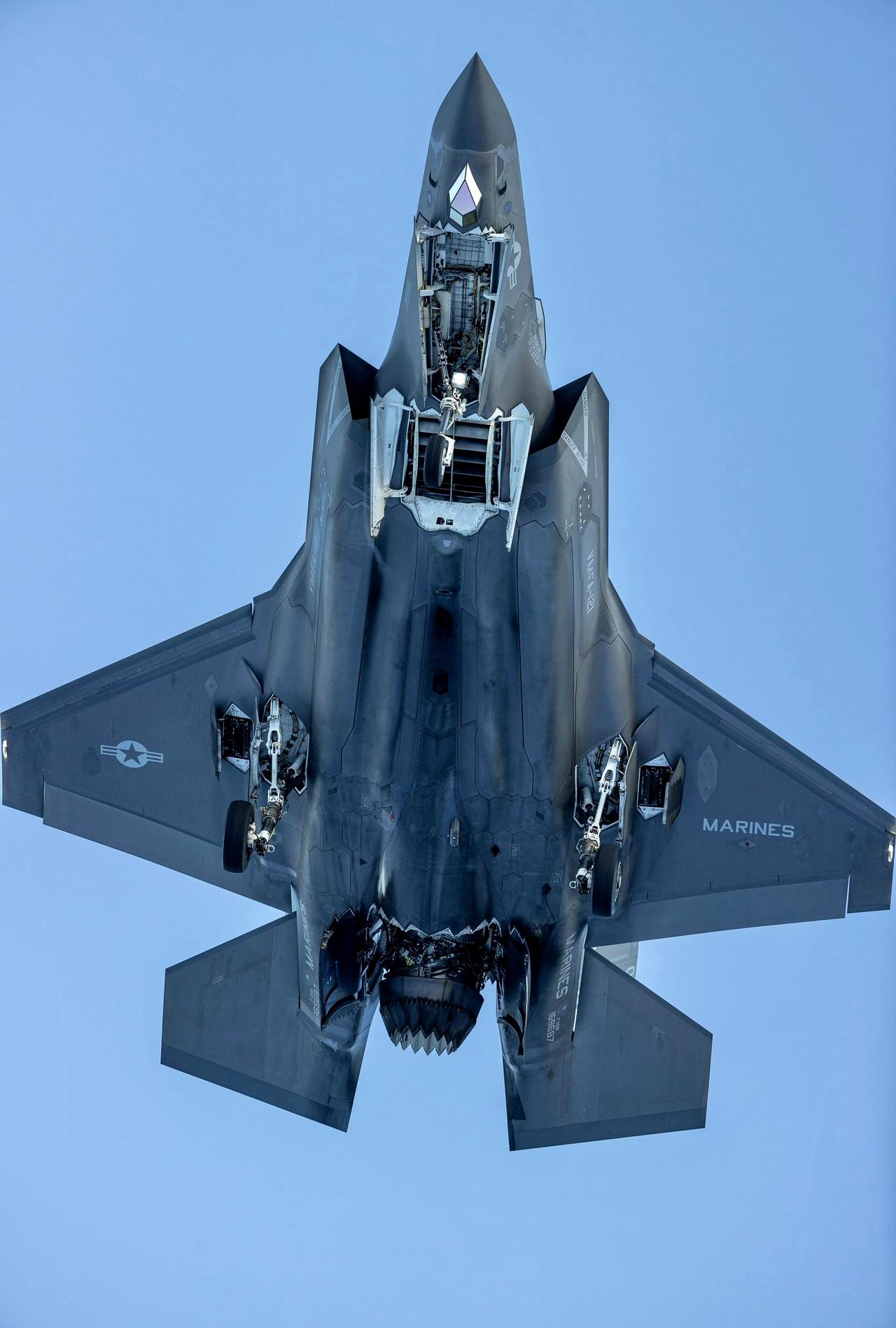 美国F-35战机在阿曼湾遇险，目前仍不知道紧急降落有没有成功。5月10日伊朗