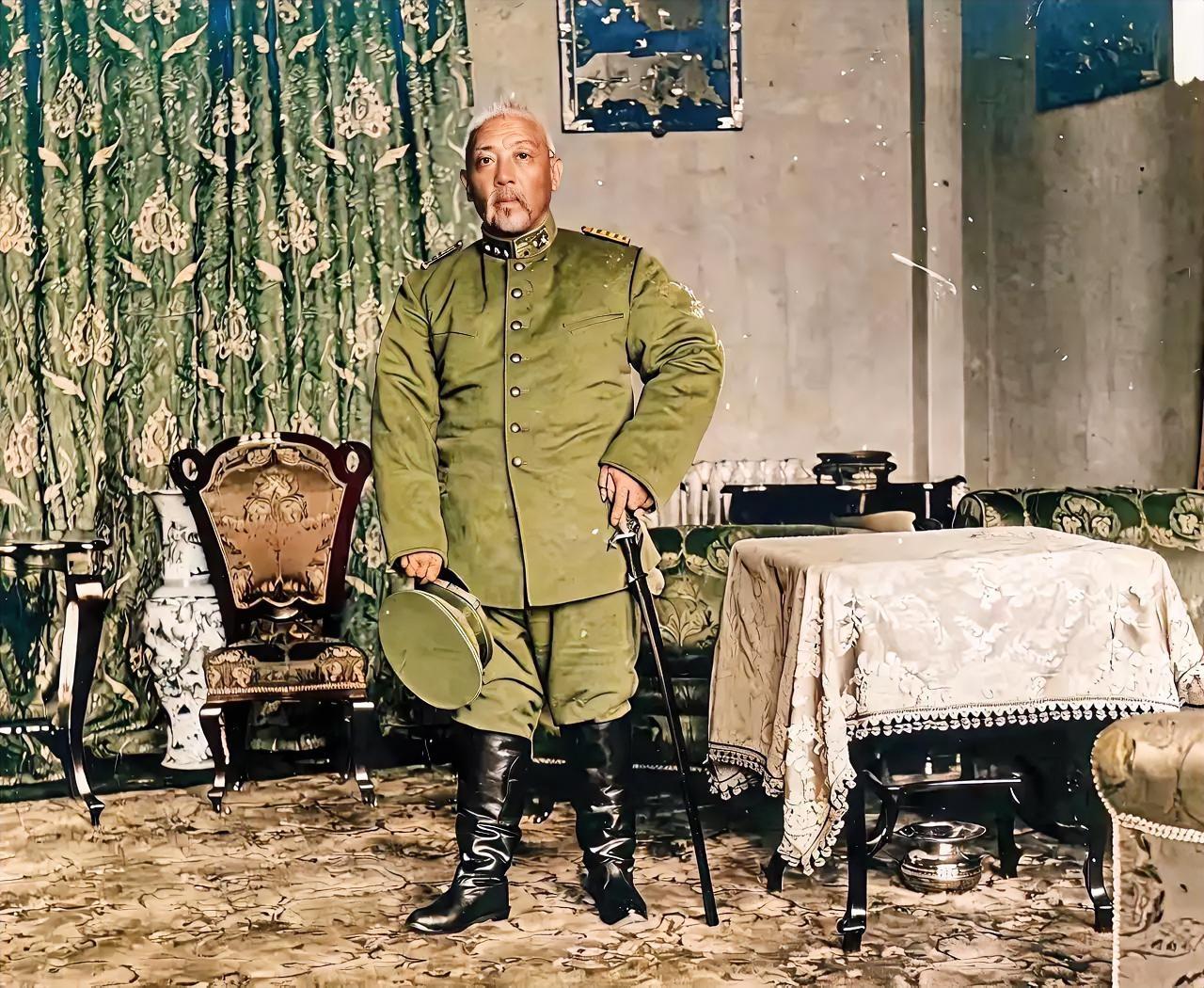 如果这真是袁世凯，袁世凯的身材和长相还真不咋的！这真是人不可貌相，海水不可